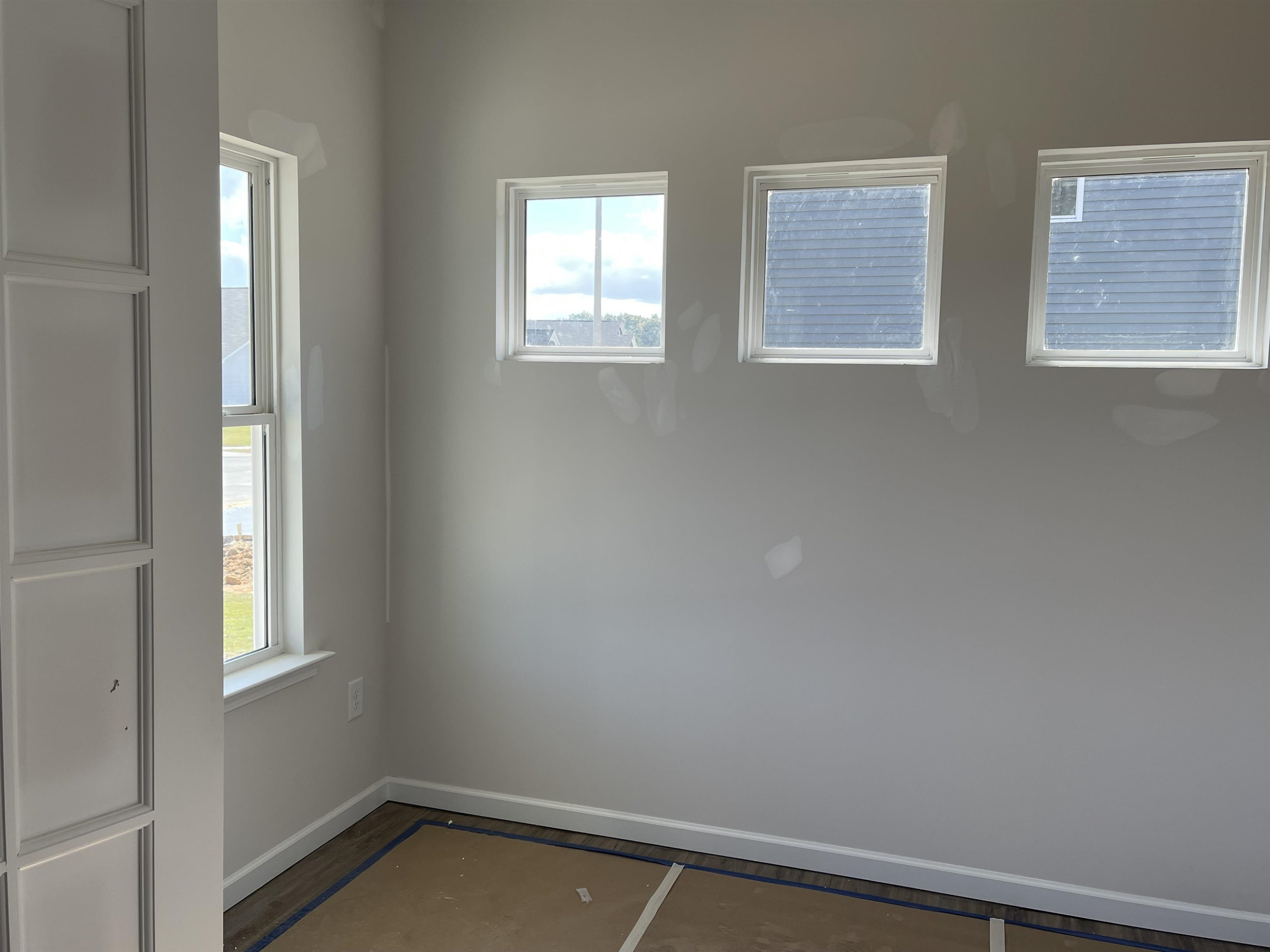 534 Troy Drive Sanford, NC 27332 - Photo 3 of 15 a room that has a window in it
