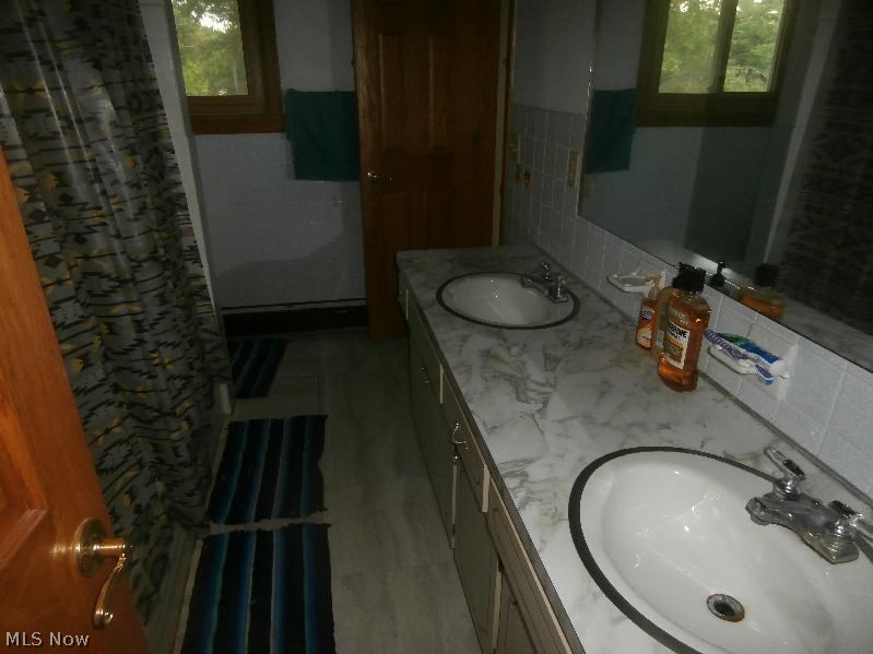 5975 West Pleasant Valley Road Cleveland, OH 44129 - Photo 13 of 23 Gallery Image 13