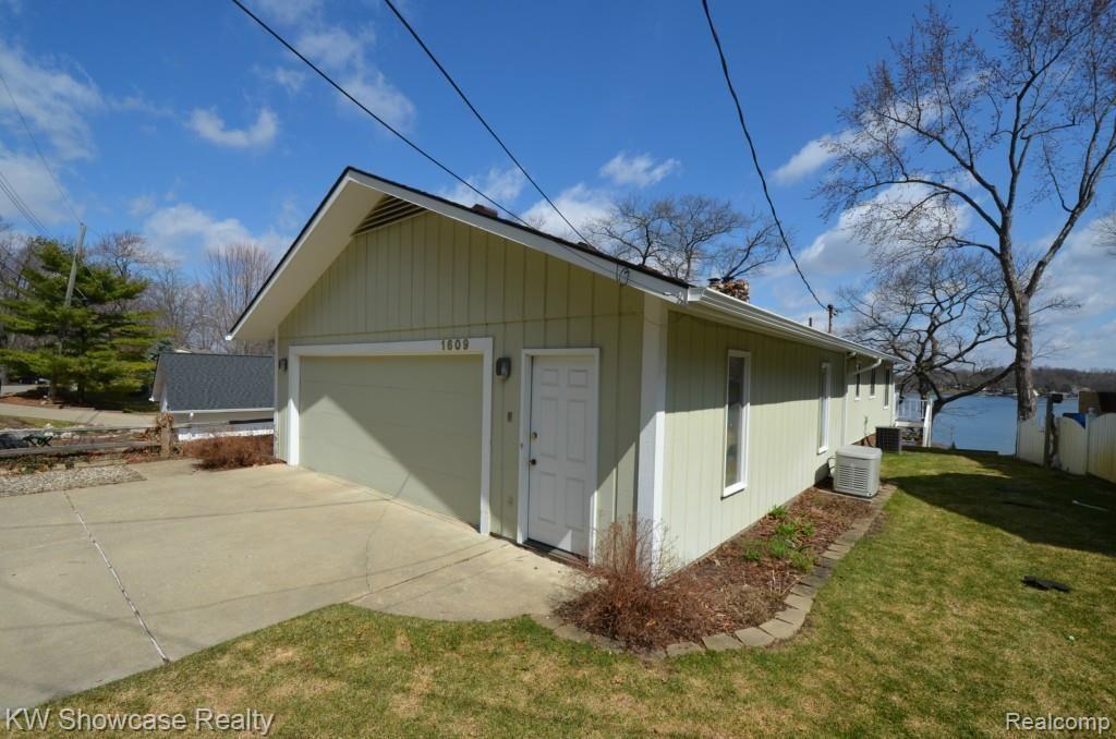 1609 Ridge Road Highland, MI 48356 - Photo 27 of 36 DSC_0676.jpg