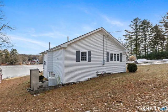 a view of a house with backyard