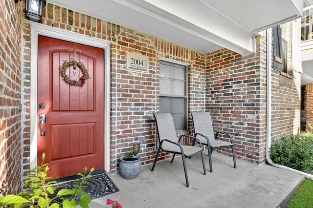 $369,900 | 2004 Azure Pointe, Richardson, TX 75080