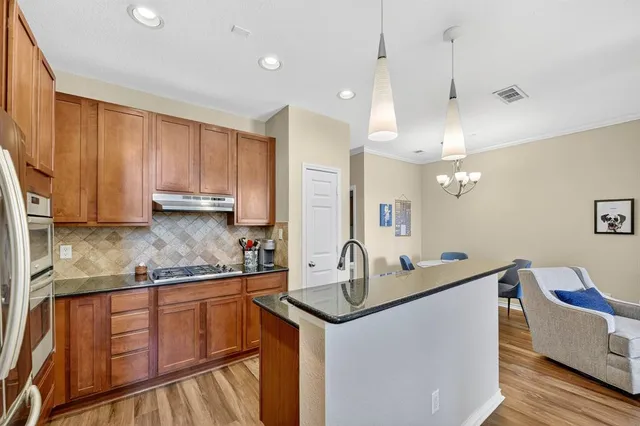 $369,900 | 2004 Azure Pointe, Richardson, TX 75080