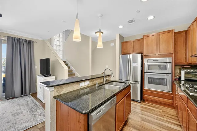 $369,900 | 2004 Azure Pointe, Richardson, TX 75080