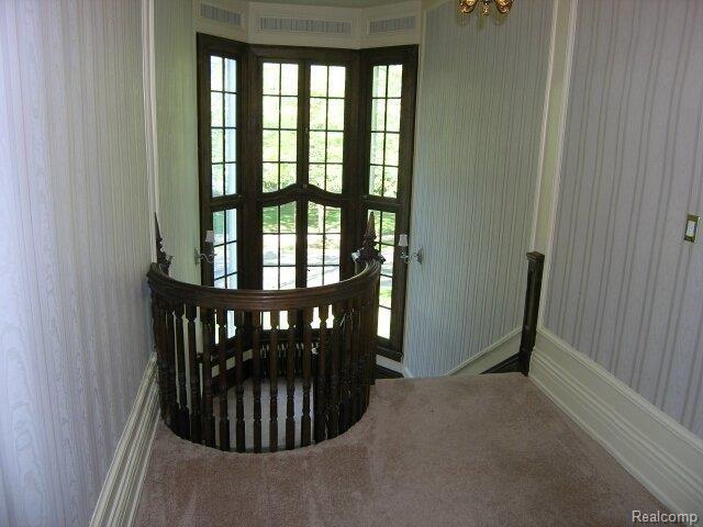 24 Beverly Road Grosse Pointe, MI 48236 - Photo 16 of 25 Second Floor Hall Landing