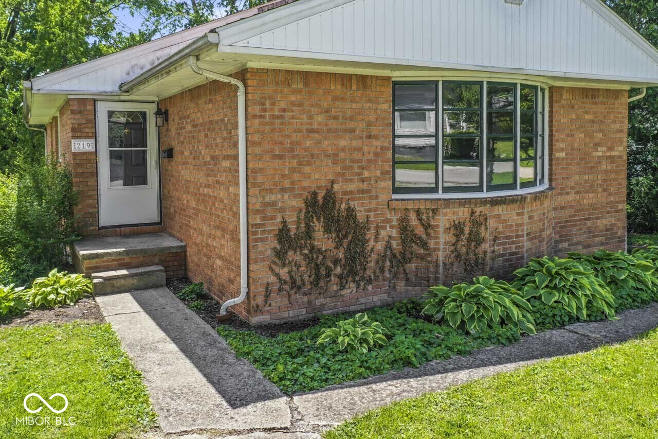 219 West Taylor Street Pendleton, IN 46064 - Photo 2 of 35