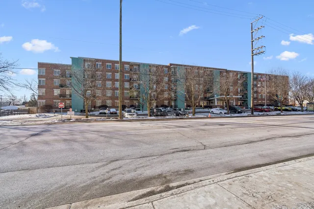 $195,000 | 9355 Irving Park Road, Unit 420, Schiller Park, IL 60176