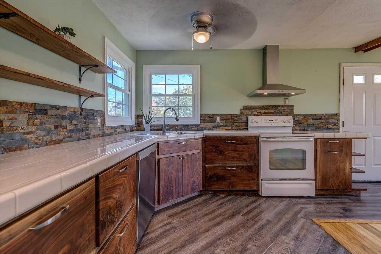 2402 Shull Road Northeast Roanoke, VA 24012 - Photo 12 of 25 download (13)