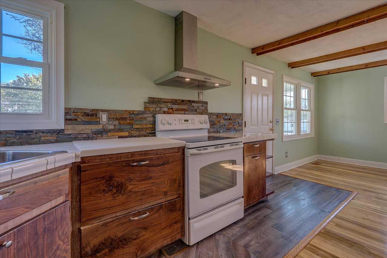 2402 Shull Road Northeast Roanoke, VA 24012 - Photo 14 of 25 download (15)