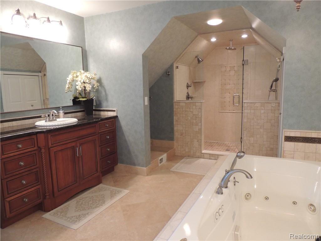 2463 Ashford Rochester Hills, MI 48306 - Photo 8 of 18