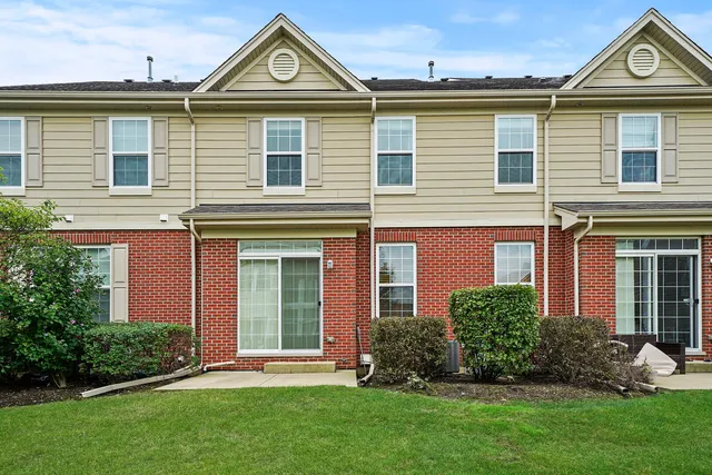 $3,500 | 10-s429 Carrington Circle, Burr Ridge, IL 60527