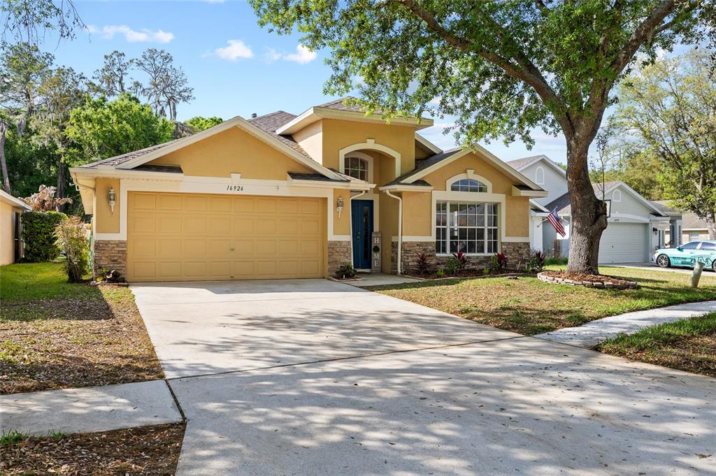 16926 Hawkridge Road Lithia, FL 33547 - Photo 3 of 61