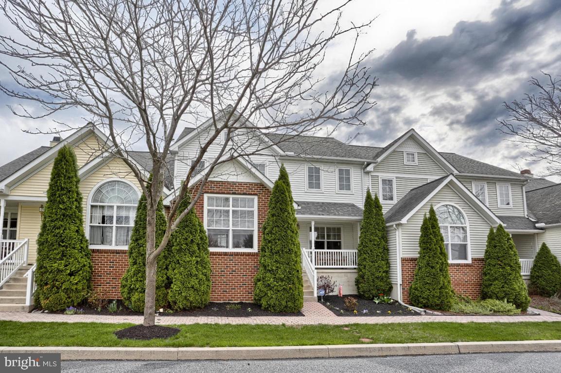 1009 Bond Street Lititz, PA 17543 - Photo 3 of 33