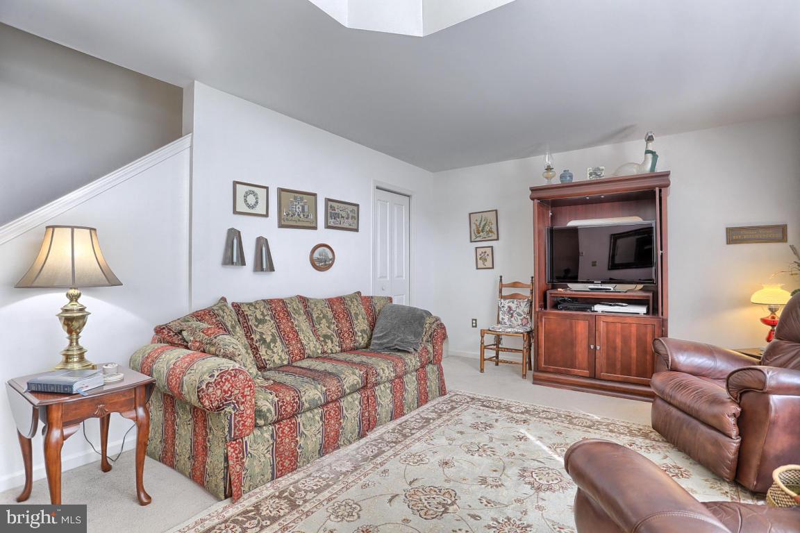 1009 Bond Street Lititz, PA 17543 - Photo 7 of 33