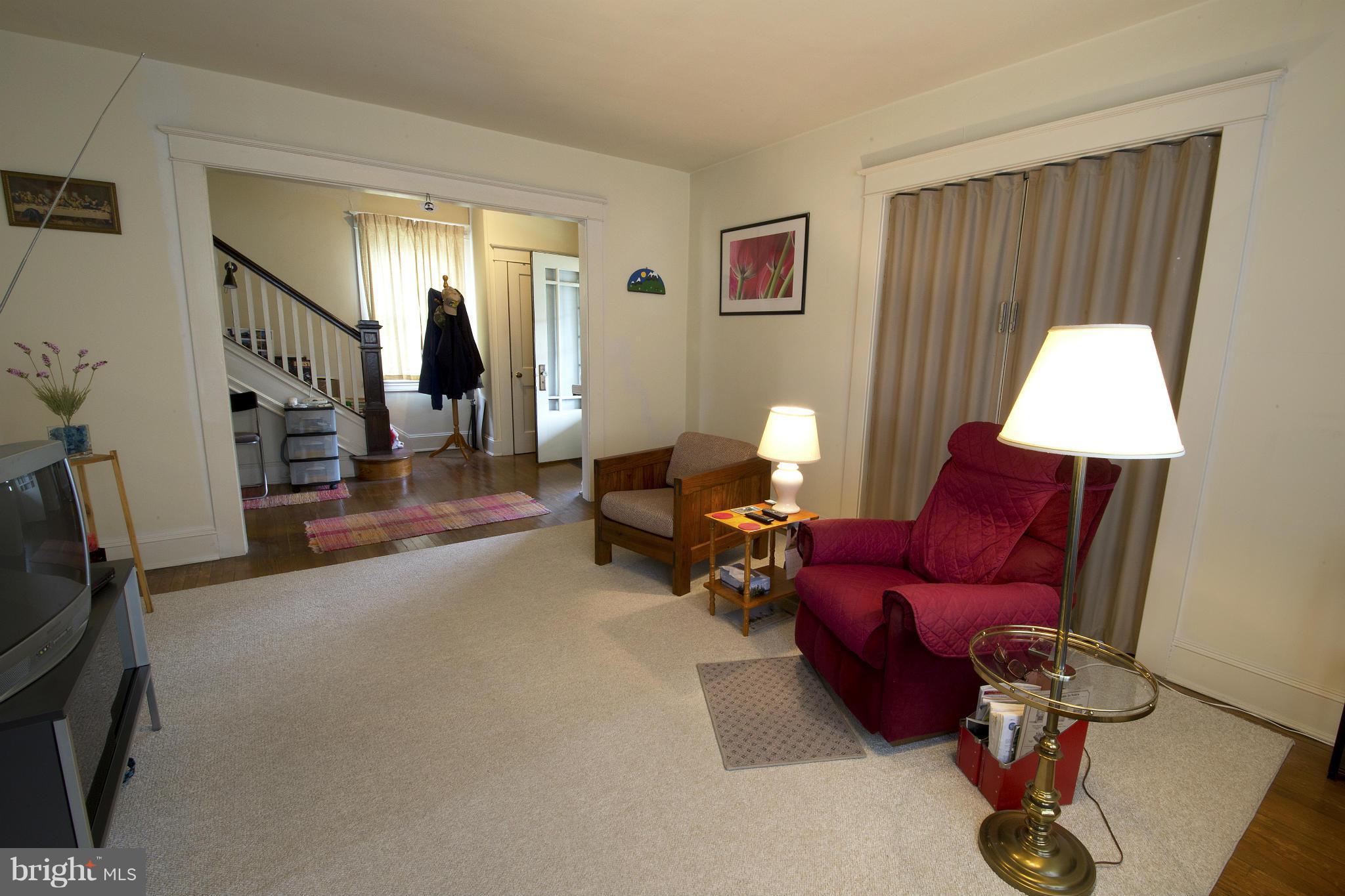 4502 Ridge Avenue Halethorpe, MD 21227 - Photo 4 of 24 a living room with furniture a window and a lamp