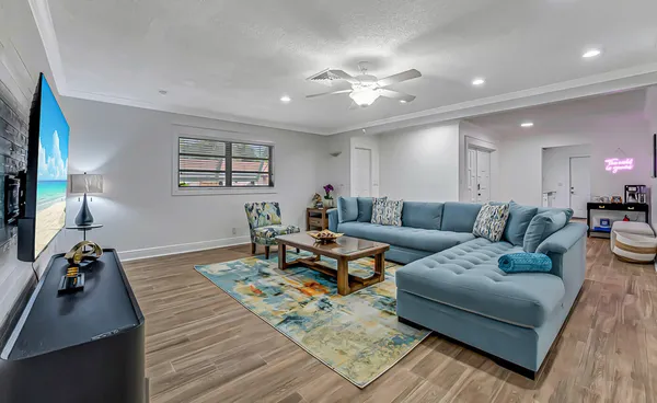 $5,000 | 532 North Palmway, Lake Worth Beach, FL 33460