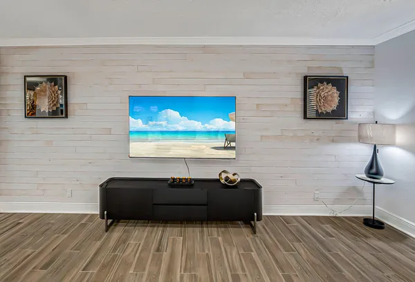 $5,000 | 532 North Palmway, Lake Worth Beach, FL 33460