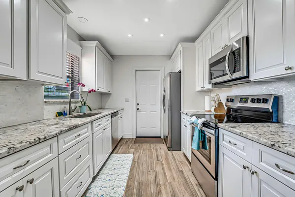 $5,000 | 532 North Palmway, Lake Worth Beach, FL 33460