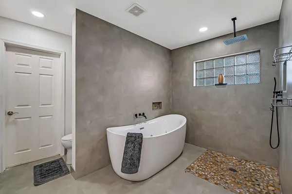 $5,000 | 532 North Palmway, Lake Worth Beach, FL 33460