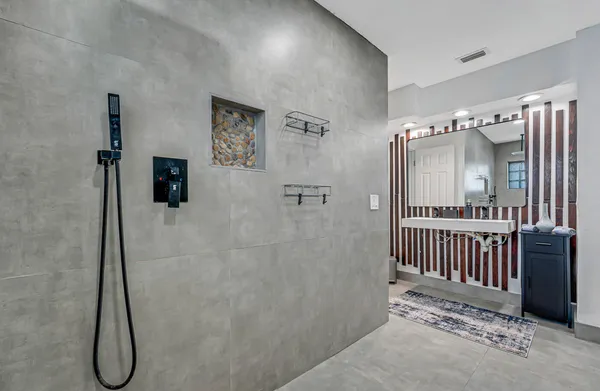 $5,000 | 532 North Palmway, Lake Worth Beach, FL 33460