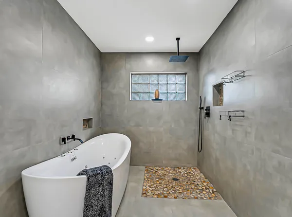 $5,000 | 532 North Palmway, Lake Worth Beach, FL 33460