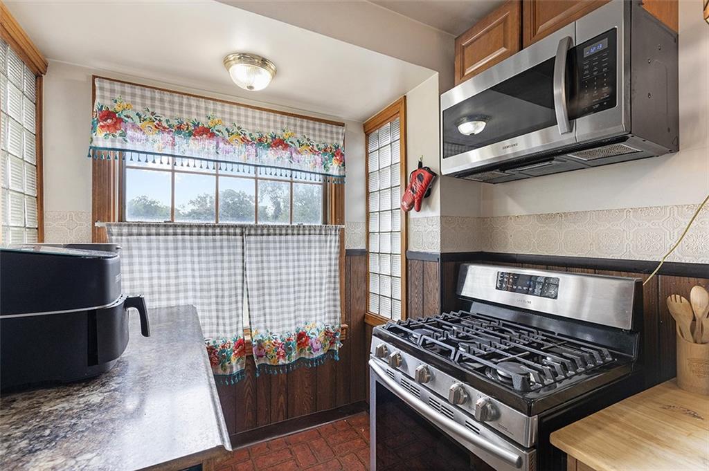 840 Agnew Road Pittsburgh, PA 15227 - Photo 13 of 36