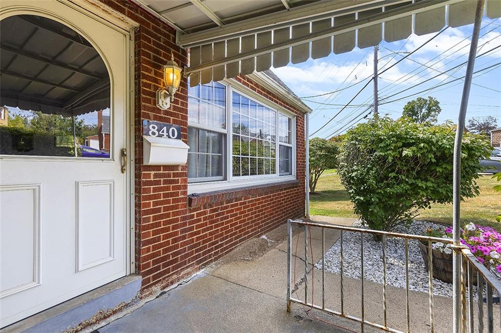 840 Agnew Road Pittsburgh, PA 15227 - Photo 4 of 36