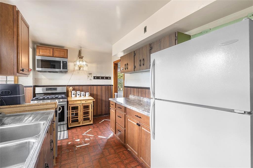 840 Agnew Road Pittsburgh, PA 15227 - Photo 10 of 36