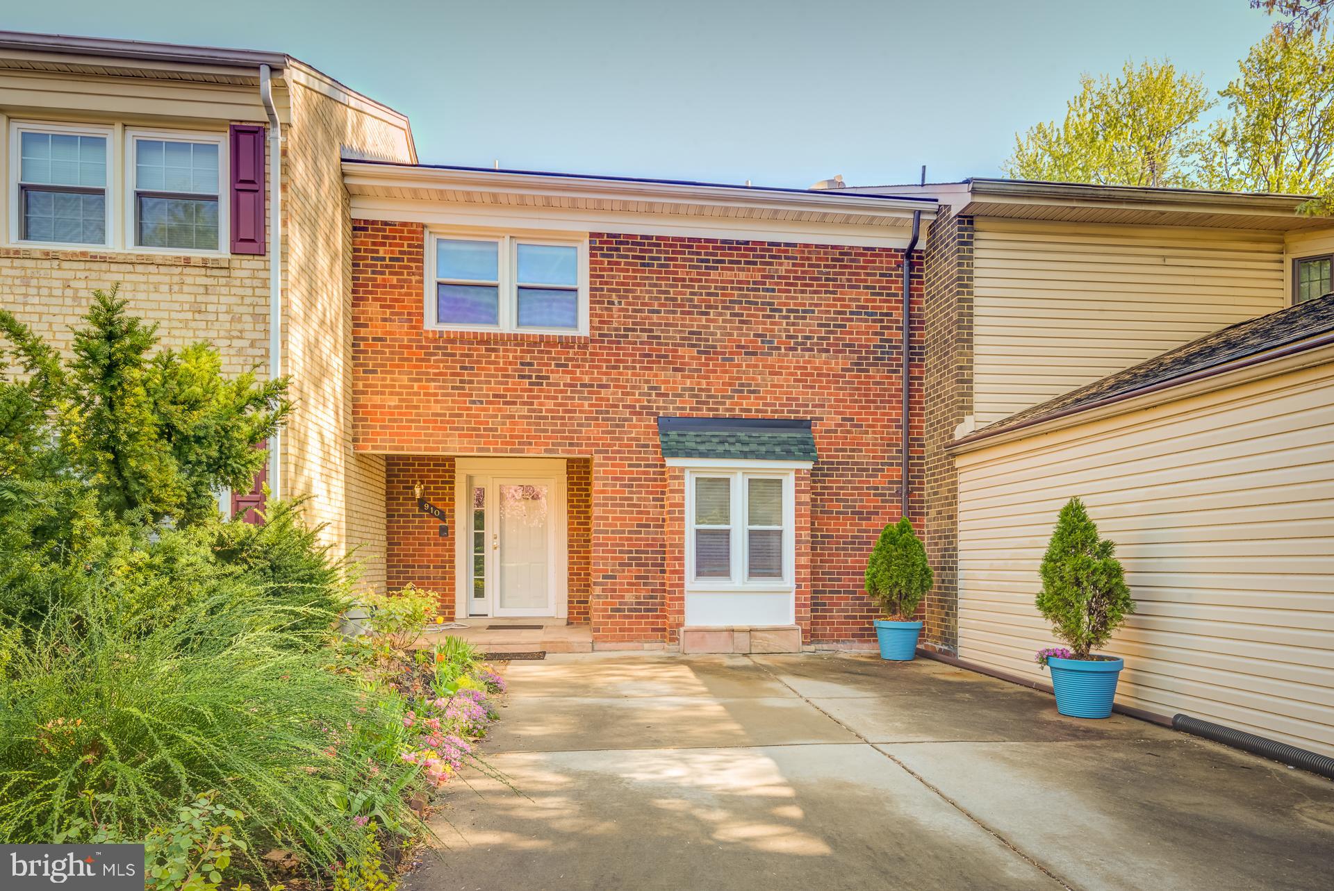 910 Moorefield Creek Road Southwest Vienna, VA 22180 - Photo 1 of 56 Front