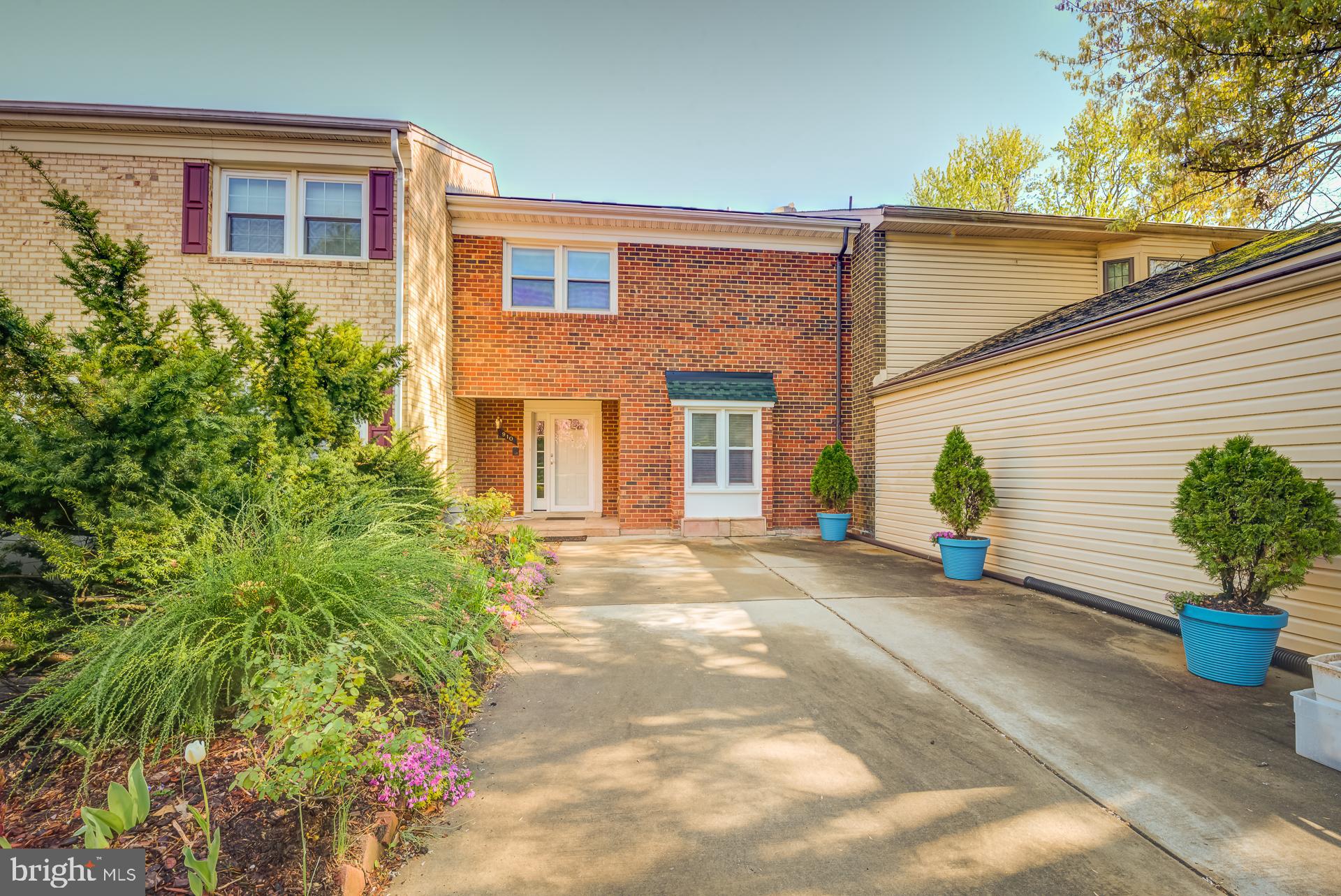910 Moorefield Creek Road Southwest Vienna, VA 22180 - Photo 2 of 56 Front