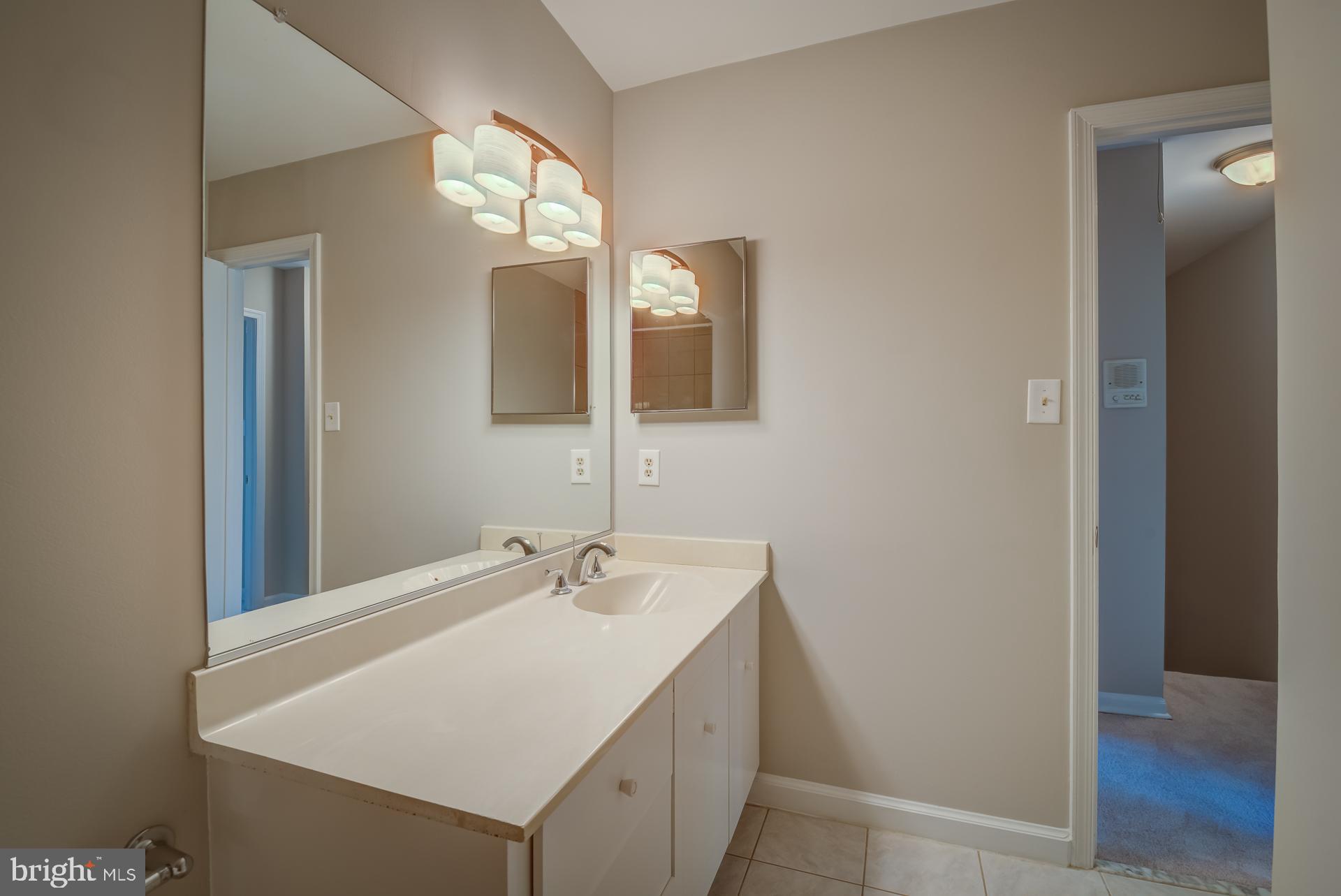 910 Moorefield Creek Road Southwest Vienna, VA 22180 - Photo 16 of 56 Upstairs Hall Bath
