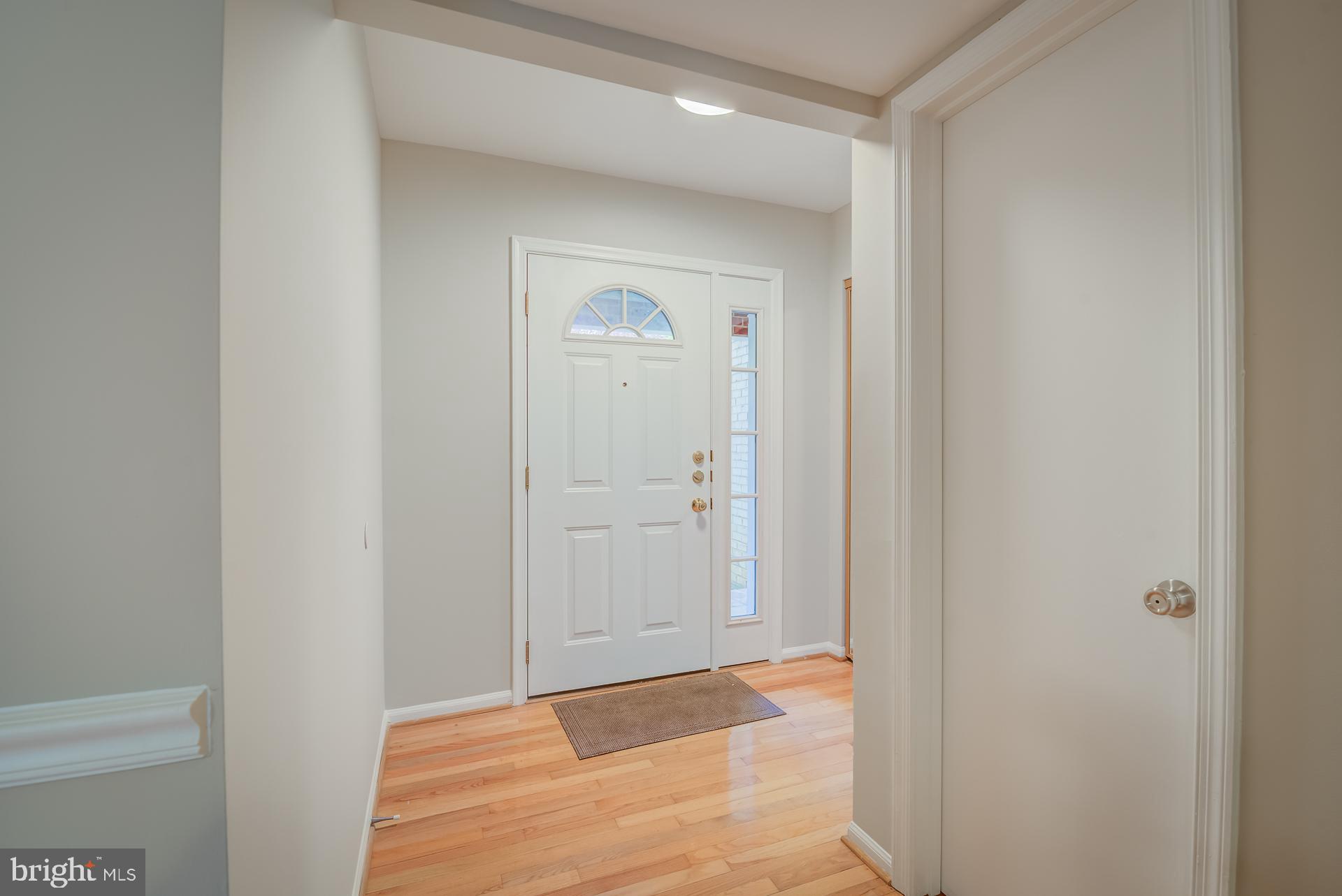 910 Moorefield Creek Road Southwest Vienna, VA 22180 - Photo 27 of 56 Foyer