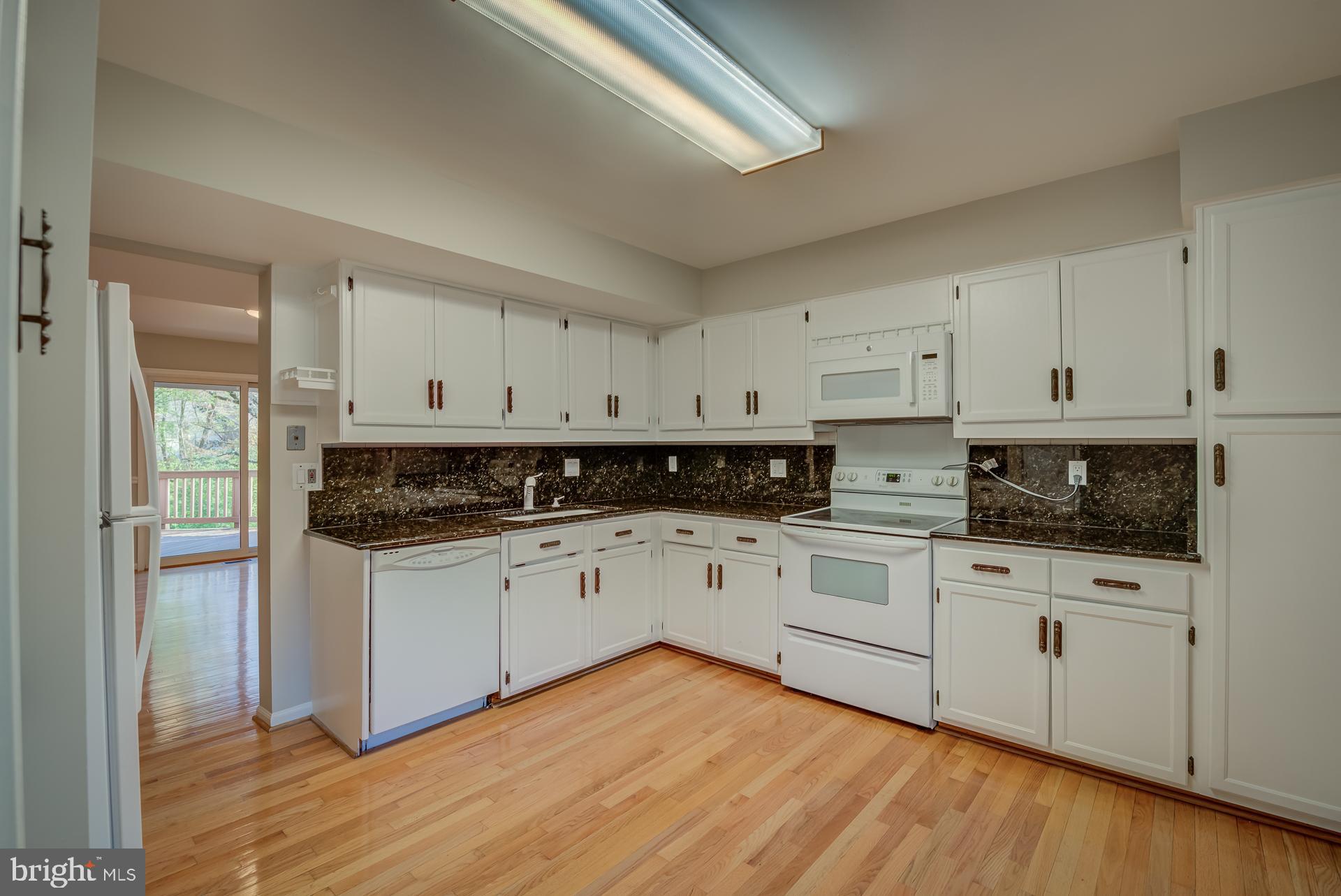 910 Moorefield Creek Road Southwest Vienna, VA 22180 - Photo 42 of 56 Kitchen