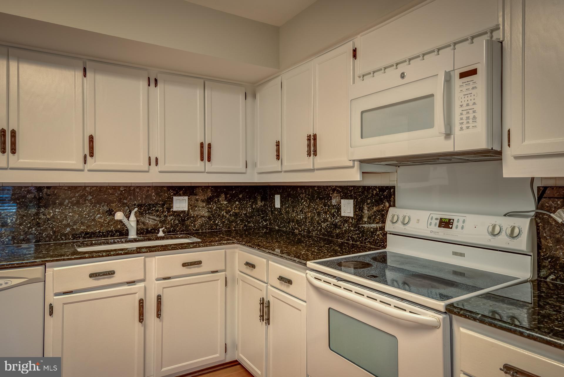 910 Moorefield Creek Road Southwest Vienna, VA 22180 - Photo 46 of 56 Kitchen