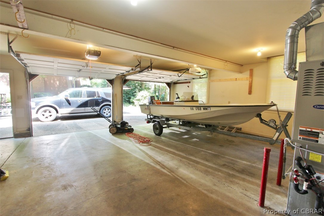 308 Tides Run Yorktown, VA 23692 - Photo 28 of 34 a room with gym equipment