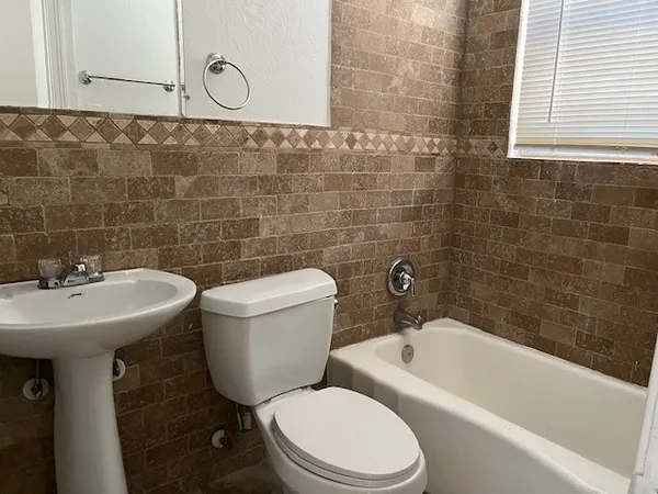 $1,350 | 1923 McDuffie Street, Unit 4, Houston, TX 77019