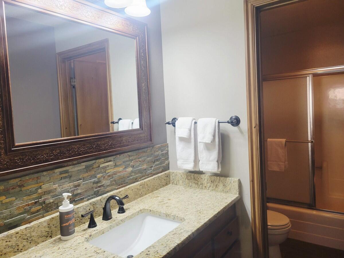 407 South Vasels Road, Unit 17 Brian Head, UT 84719 - Photo 14 of 49 Main Bath1