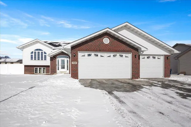 $465,000 | 7540 92nd Avenue, Crown Point, IN 46307