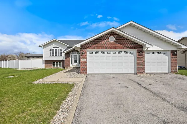 $455,000 | 7540 92nd Avenue, Crown Point, IN 46307