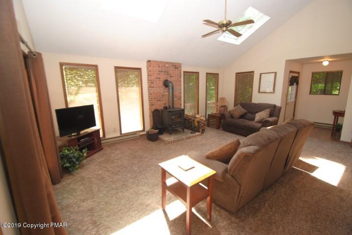 342 Ridge Road Pocono Lake, PA 18347 - Photo 18 of 43 342 Ridge Rd (17)