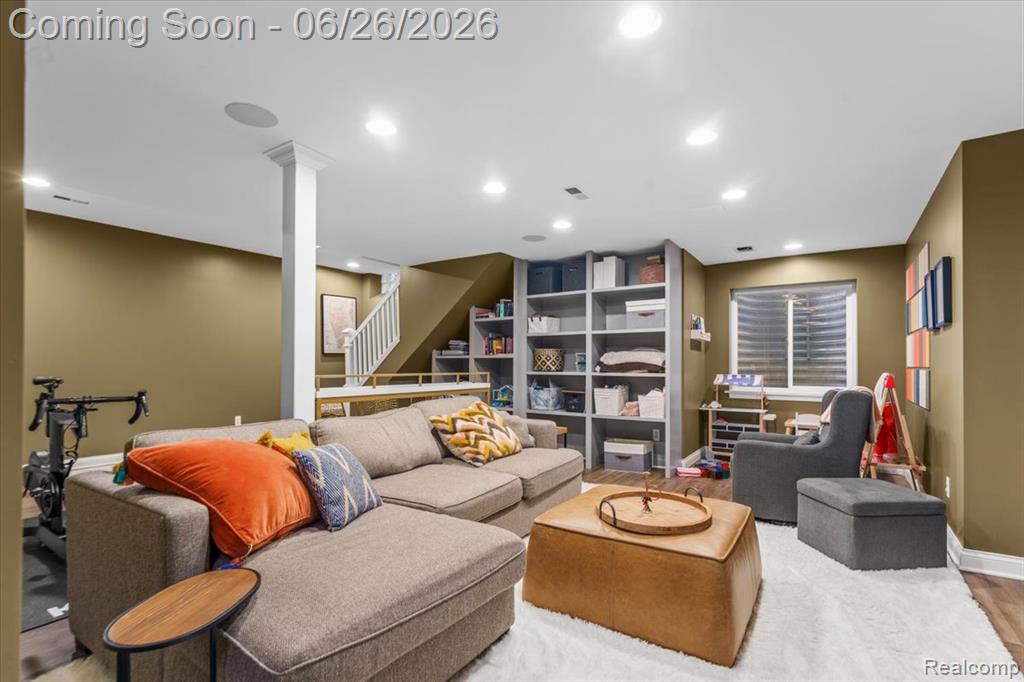 124 Woodside Road Royal Oak, MI 48073 - Photo 27 of 41