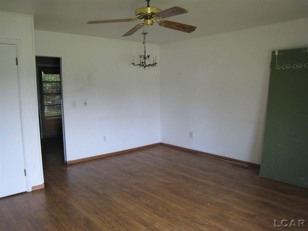 605 West Russell Road Tecumseh, MI 49286 - Photo 4 of 11 31296876-3.JPG