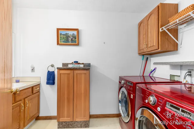 $247,500 | 227 Heatherview Street Northwest, Sparta, MI 49345