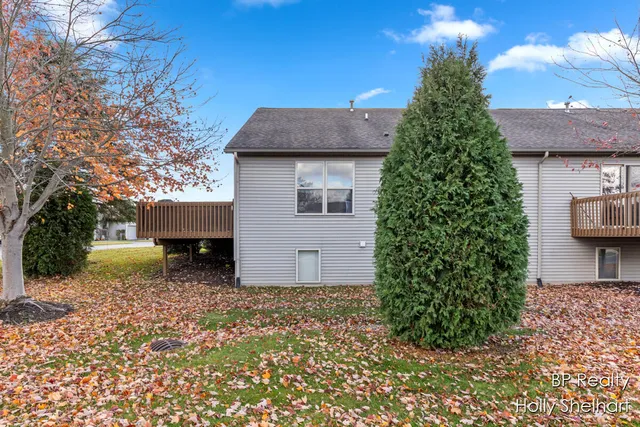 $247,500 | 227 Heatherview Street Northwest, Sparta, MI 49345