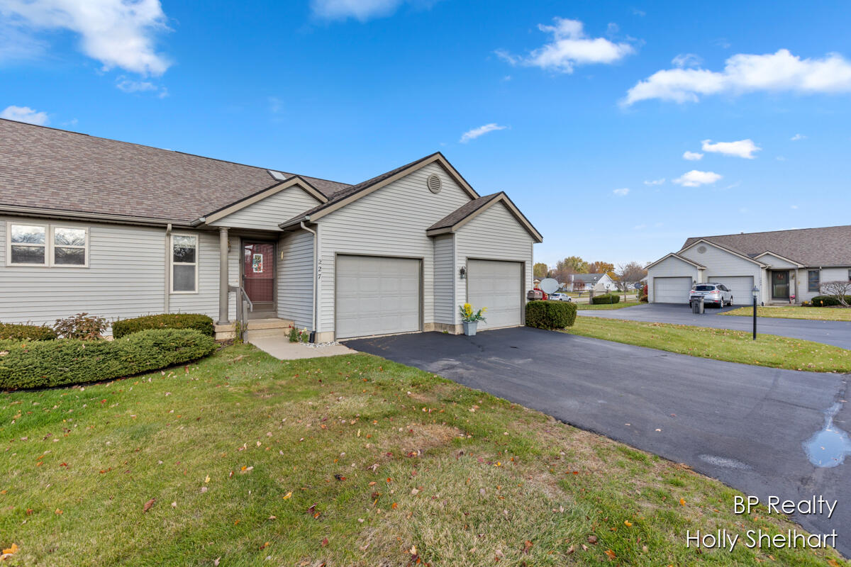 227 Heatherview Street Northwest Sparta, MI 49345 - Photo 2 of 25 IMG_1001