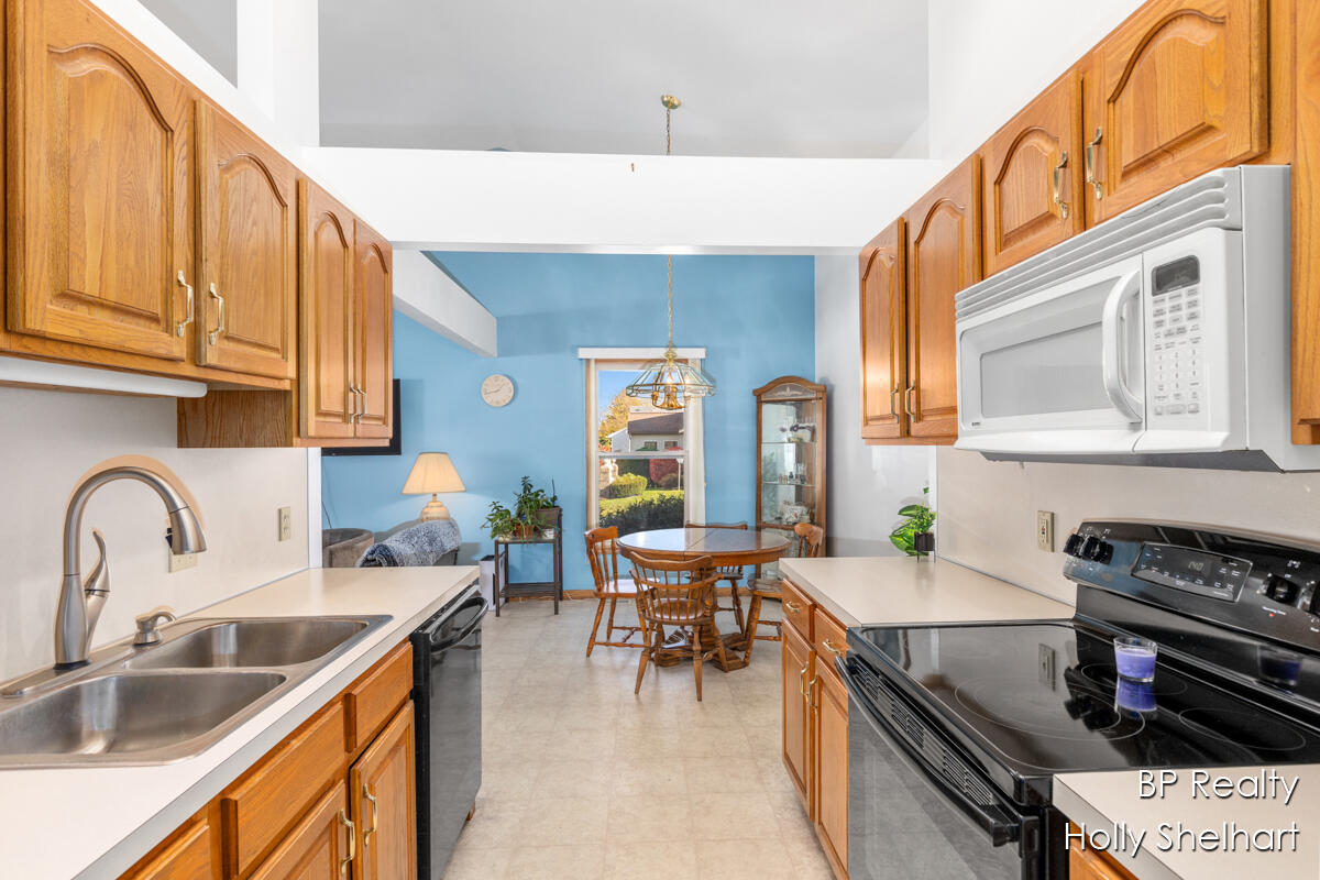 227 Heatherview Street Northwest Sparta, MI 49345 - Photo 8 of 25 IMG_1007