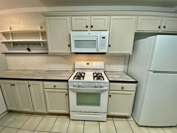 $1,800 | 140 Llama Loop, Kyle, TX 78640