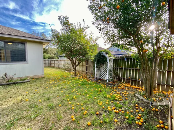 $1,800 | 140 Llama Loop, Kyle, TX 78640