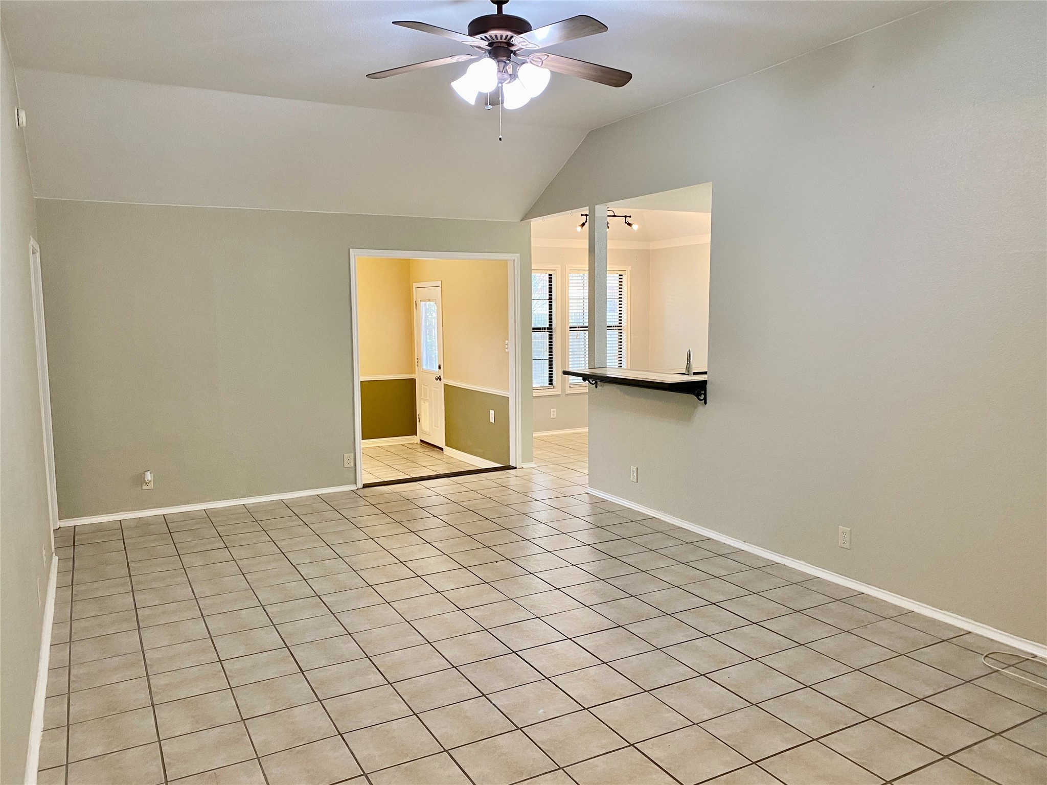 140 Llama Loop Kyle, TX 78640 - Photo 4 of 35