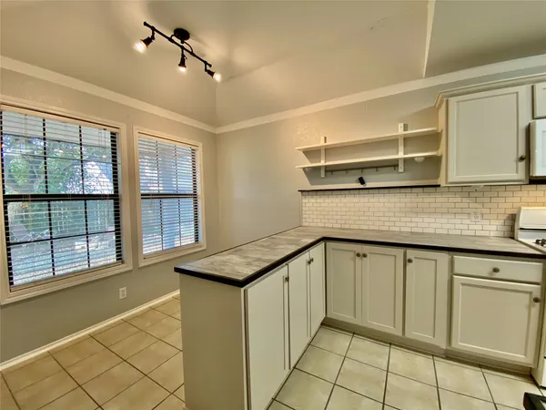 $1,800 | 140 Llama Loop, Kyle, TX 78640