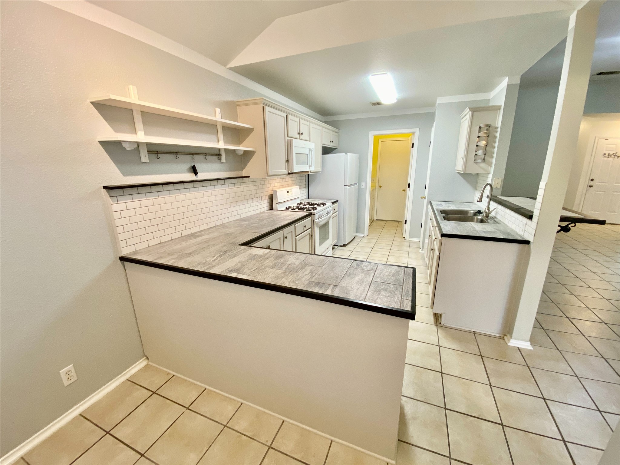 140 Llama Loop Kyle, TX 78640 - Photo 9 of 35